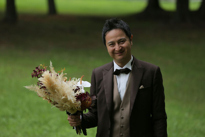 お花を持った新郎さん♪