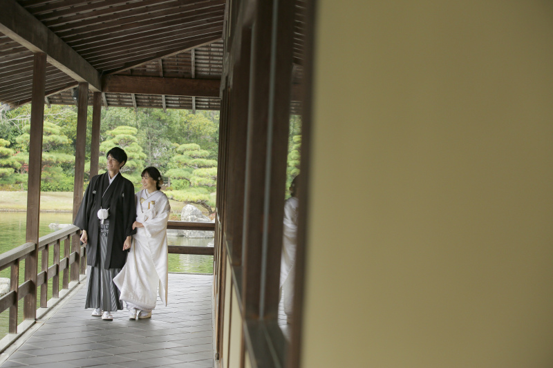 回廊を歩きながら