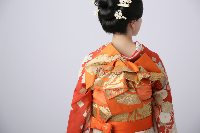 帯がとっても華やかな引き振袖も。