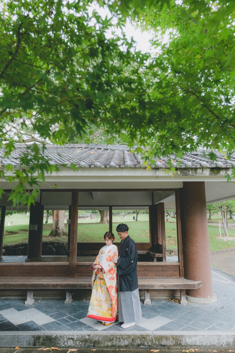 あずまやで雨宿り