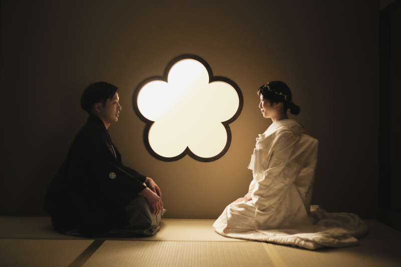 屋内庭園の窓辺にて。