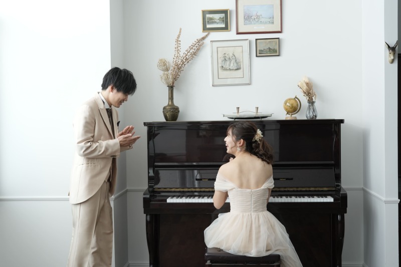 ピアノの前で・・
