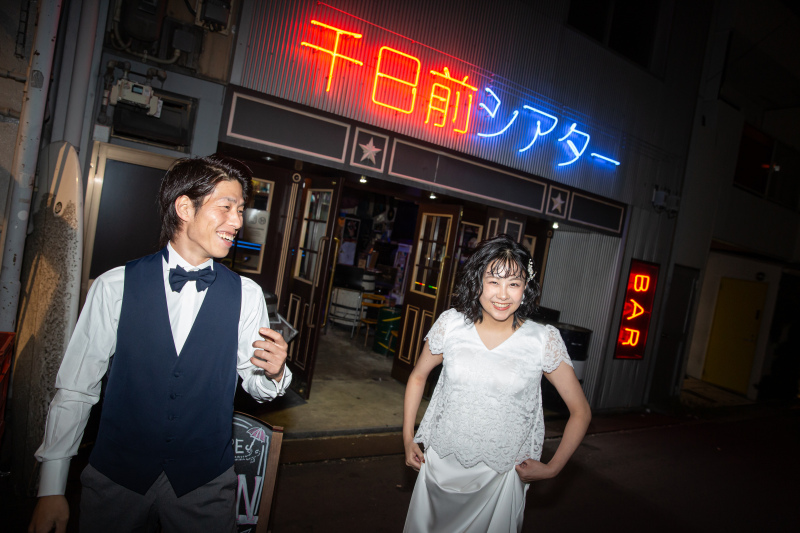 笑顔で、夜の舞台へ