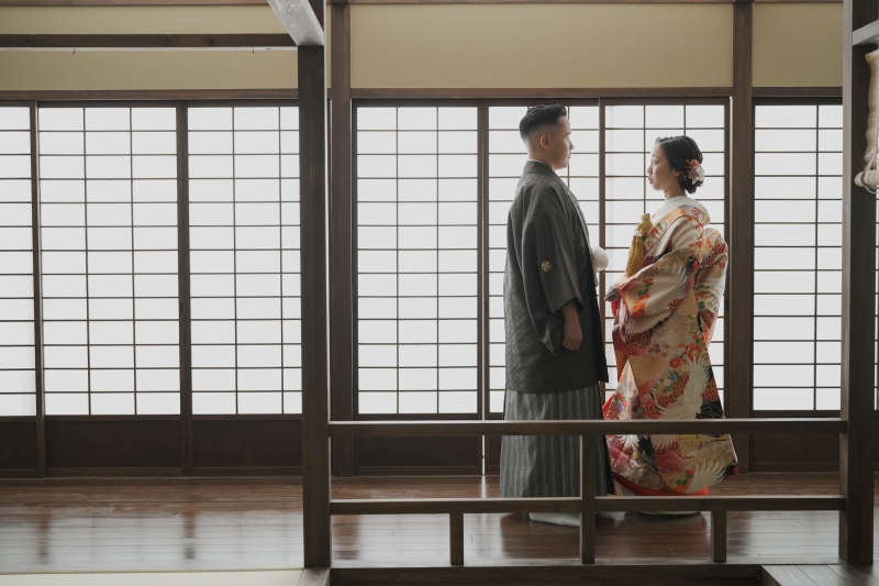 見つめあって