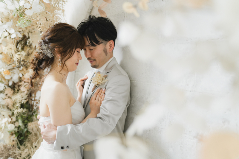 ドライフラワーに包まれたチャペルスタジオ