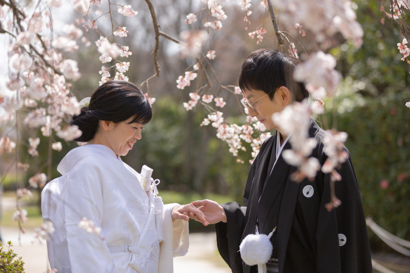 桃の花に包まれて春のフォトウェディング