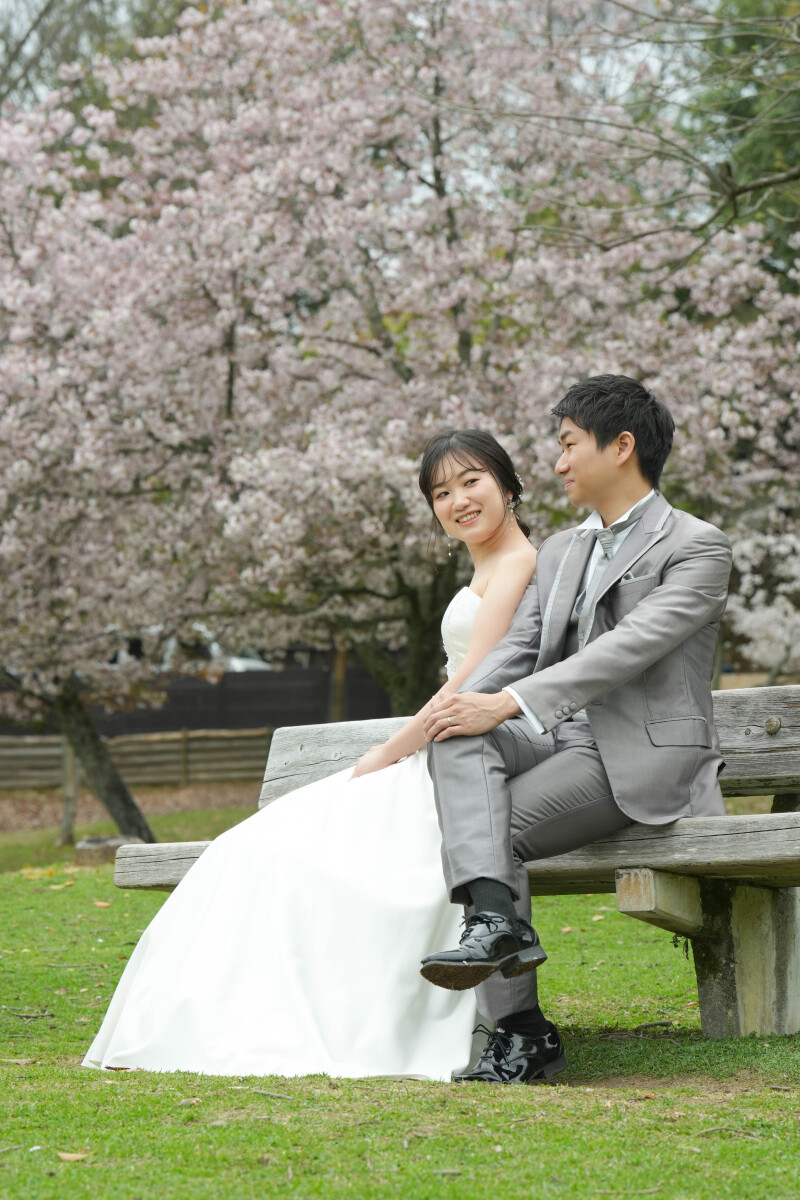 ベンチに座って