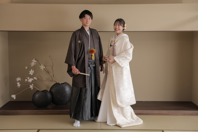 まずはかっちりとした立ち姿から