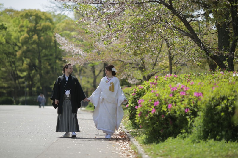 手を繋ぎお散歩しながら・・