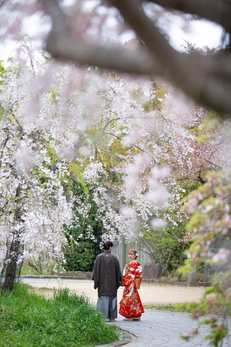 新婦様が振り返ってカメラ目線。