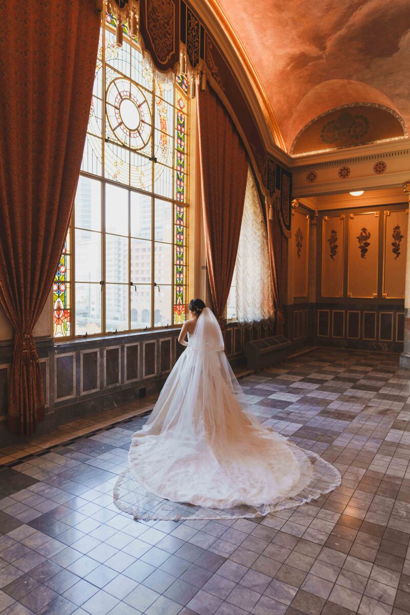 大きな窓から差しこむ光