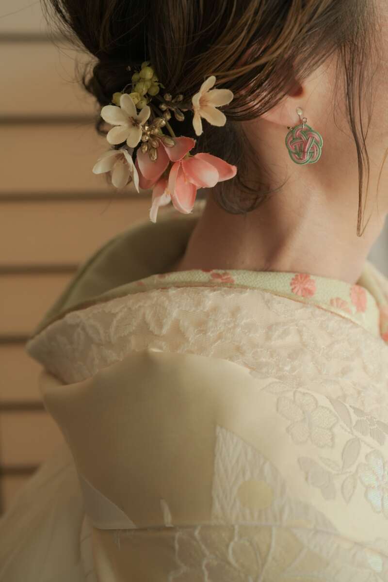 髪飾りとピアス