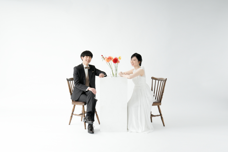 シンプル背景で洋装&和装