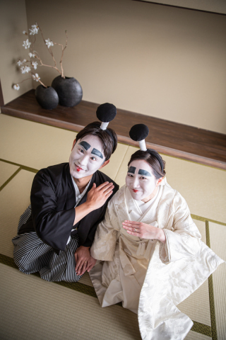 まさかの“白塗り”!？バカ殿スタイルで和装撮影！