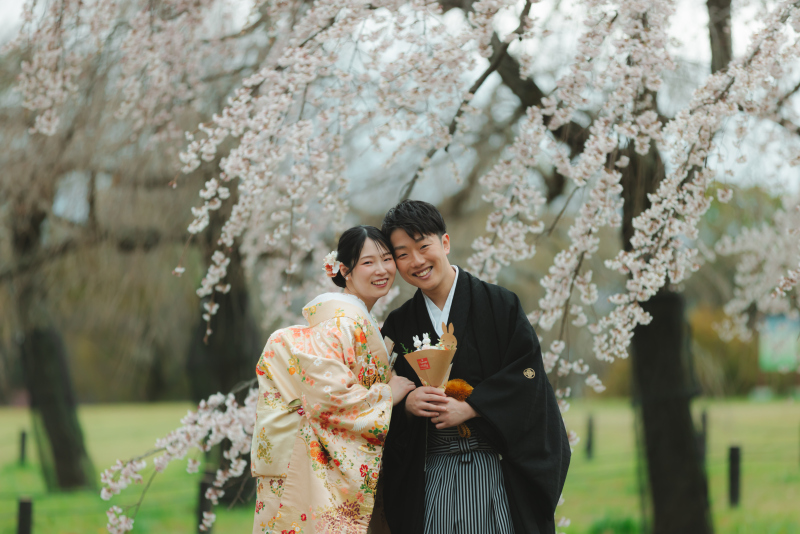 ブーケを持ちながら