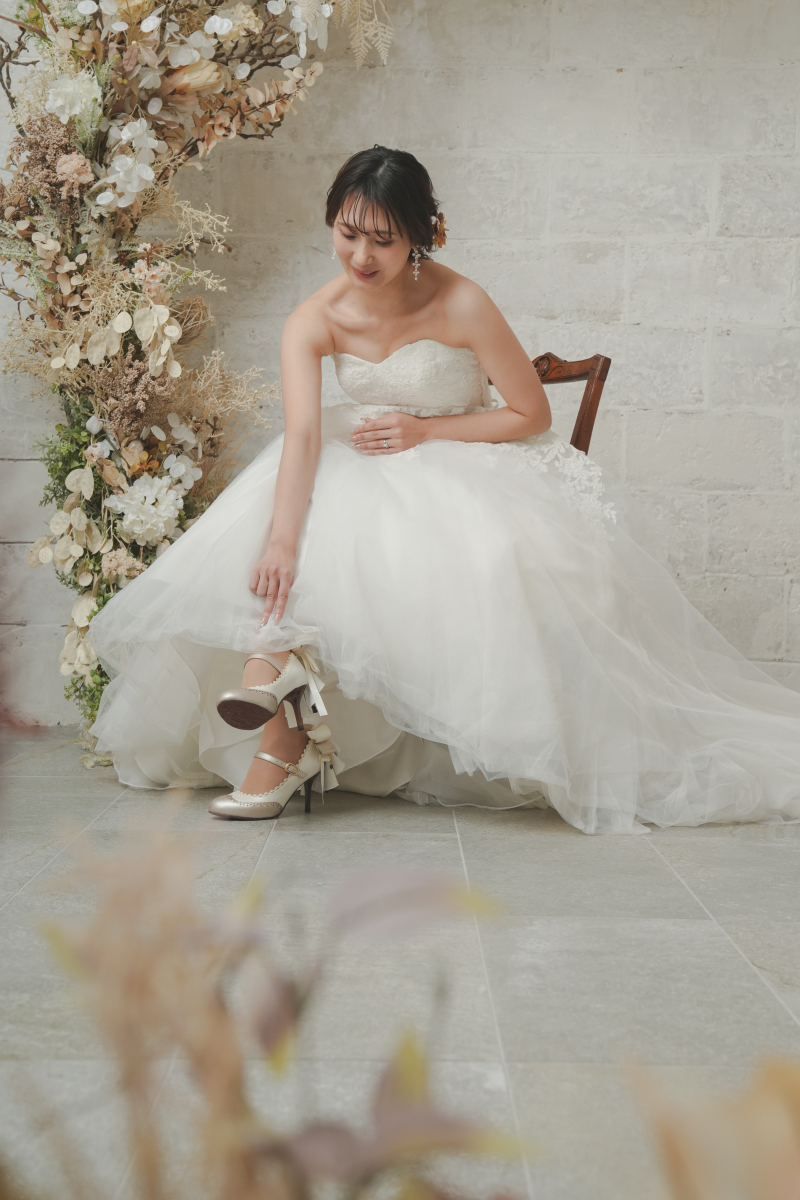 ドレスからチラッとみえるのも