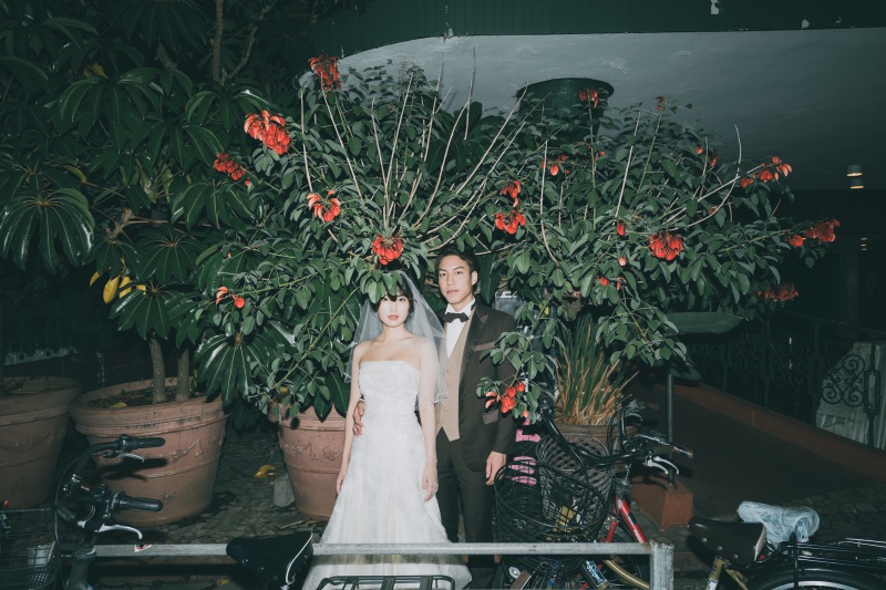 街中と花嫁と花婿