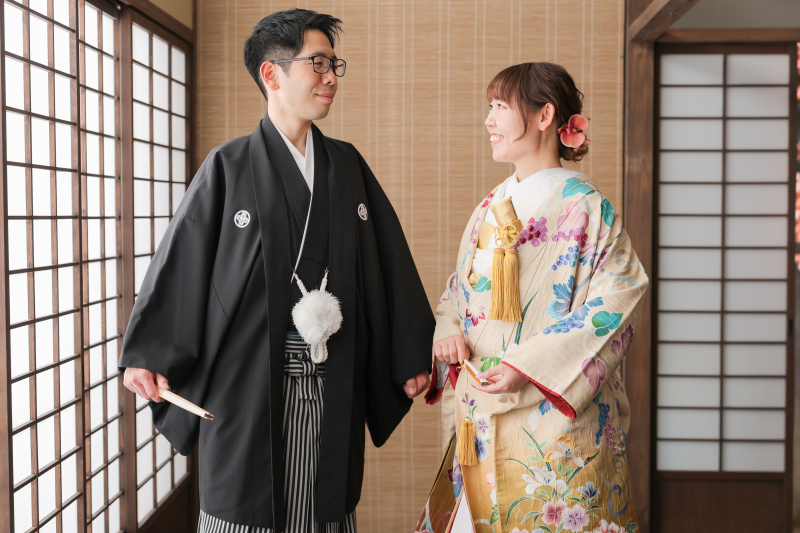 見合って