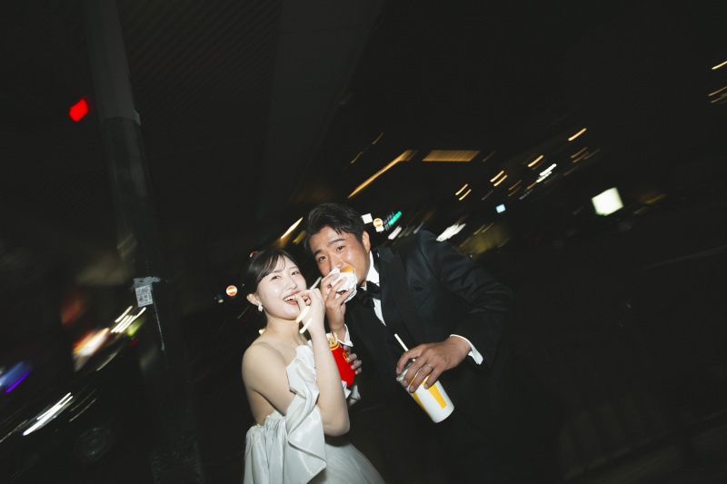 夜の街に溶け込む、ふたりだけの時間