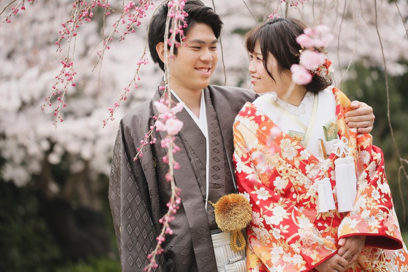 ピンクの桃の花に包まれて