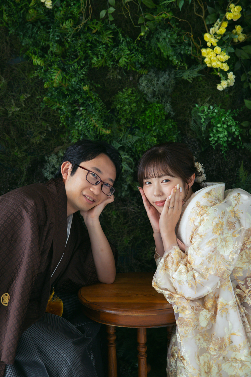 机と椅子を使って