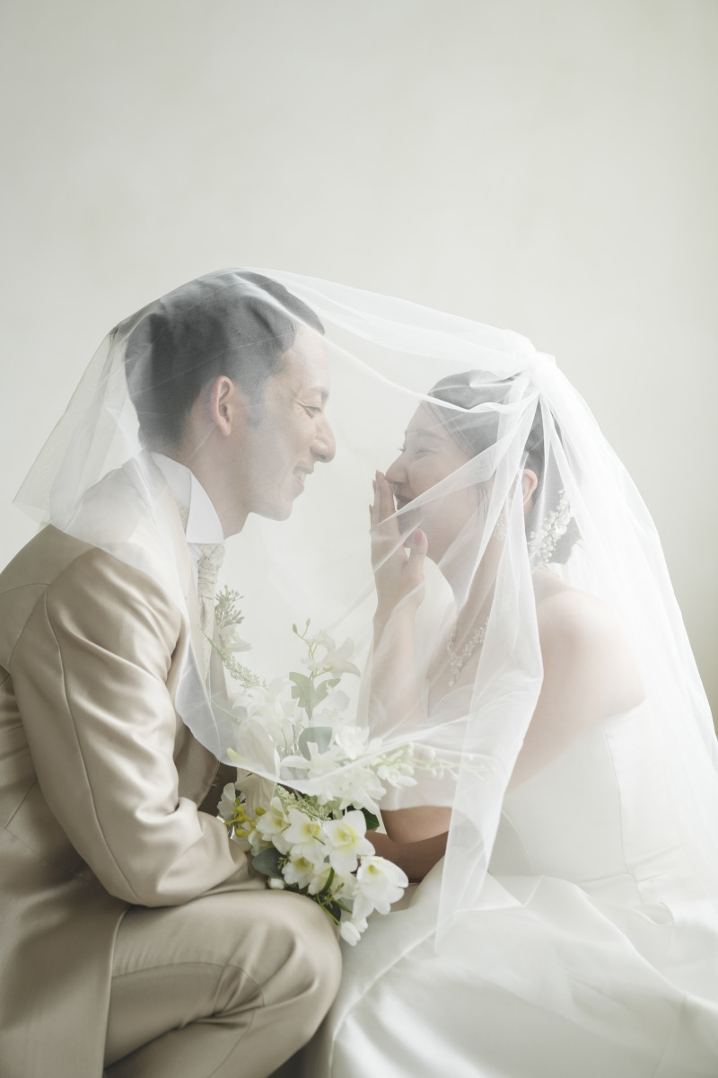 ベールをかぶってにこにこ