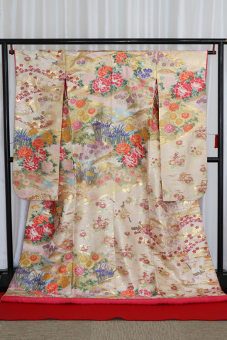 白地四季草花に流水