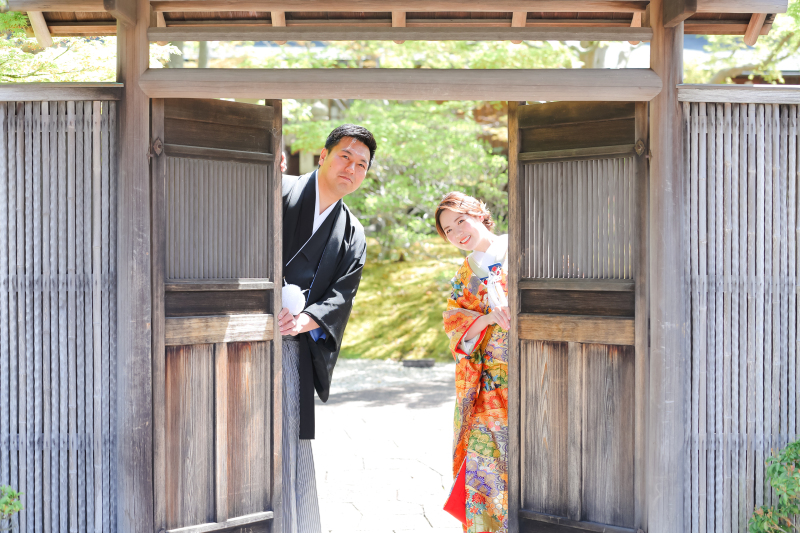 ”ひょっこり”ポーズでお茶目に☆