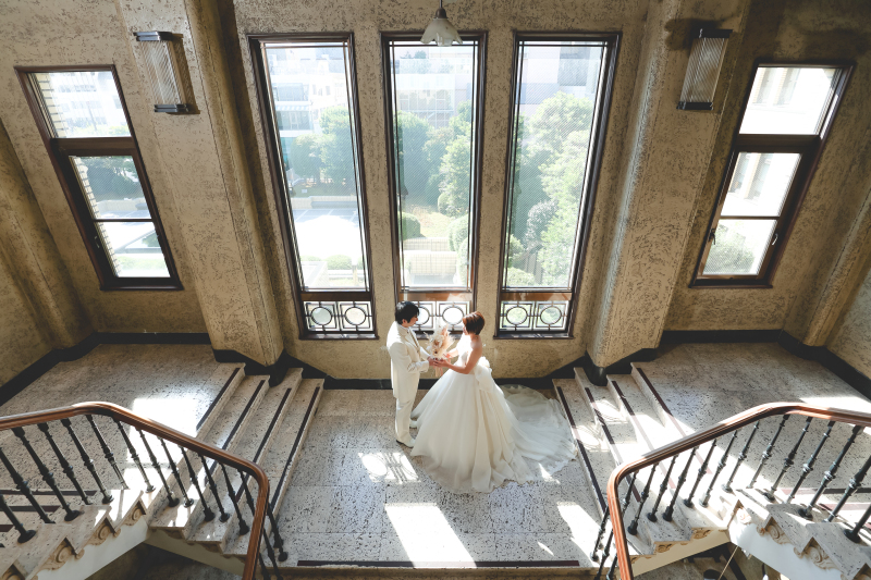 洋館のメイン階段で