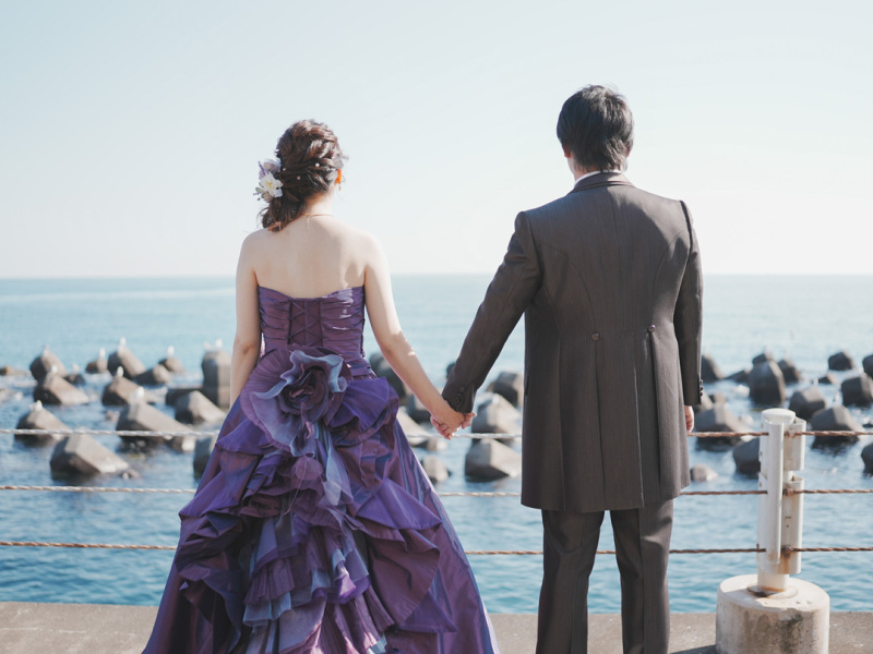 海を見つめる後ろ姿は、、、