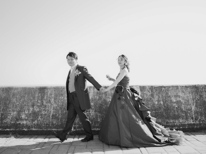 堤防前でモノクロ撮影