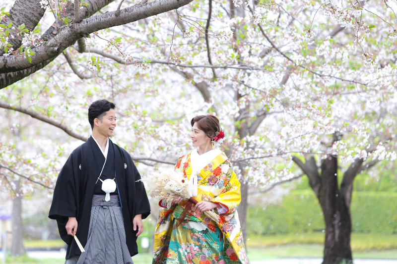 桜をバックに、、、