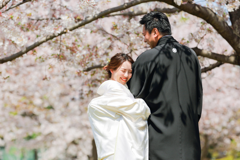 腕にぎゅっとつかまって♡