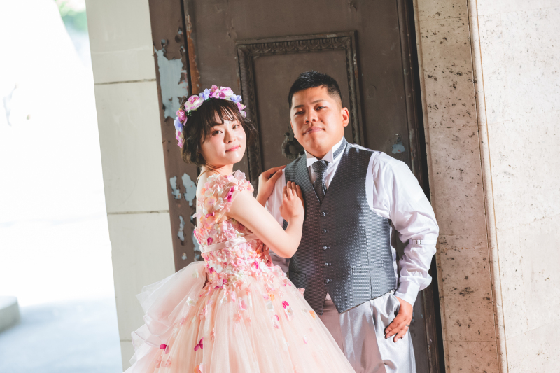 衣裳は鮮やかなピンクのカラードレスへ