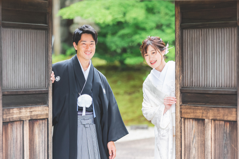 門前でひょっこりと