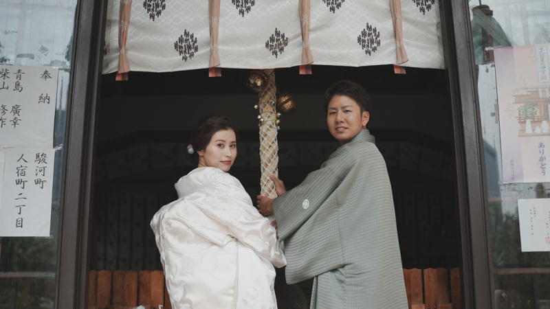 和装×街中の神社【白無垢×緑の掛下】