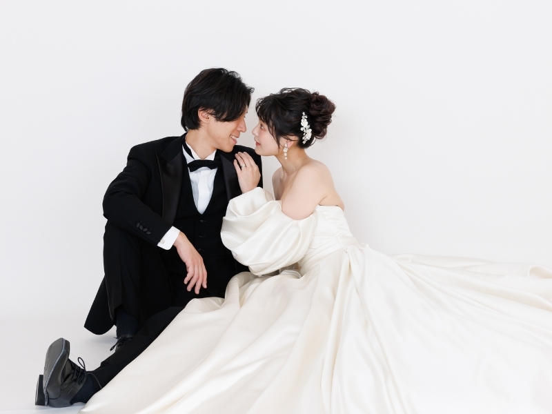 【スタジオ+和室】洋装1着/和装1着｜500着の衣裳から選べる｜衣裳スタイリスト付｜美容着付け付｜180カット｜事前試着付