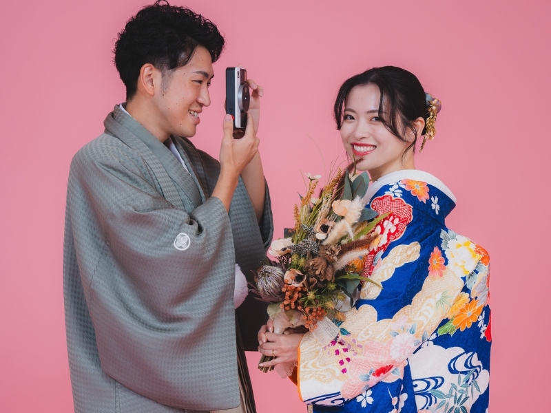 【茶室＋スタジオ＋洋館】和装2着洋装1着｜500着の衣裳から選べる｜衣裳スタイリスト付｜美容着付け付｜250カット｜事前試着付