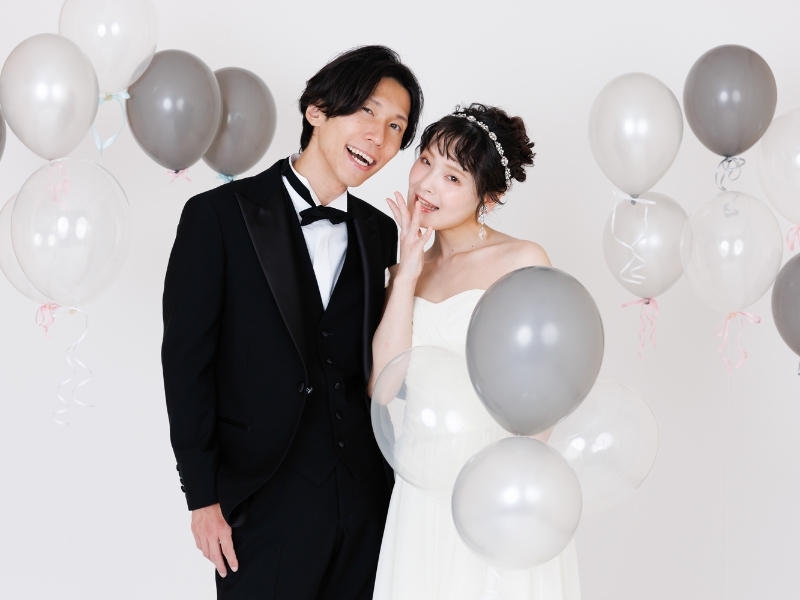 【スタジオ】洋装1着｜300着の衣裳から選べる｜衣裳スタイリスト付｜美容着付け付｜60分撮影｜100カット｜事前試着付