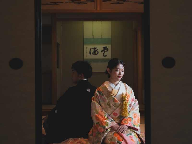 【和室＋スタジオ2】和装1着洋装2着｜500着の衣裳から選べる｜衣裳スタイリスト付｜美容着付け付｜250カット｜事前試着付