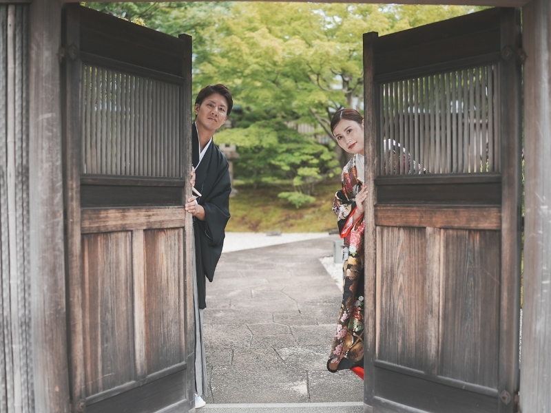 【茶室＋スタジオ＋洋館】和装2着洋装1着｜500着の衣裳から選べる｜衣裳スタイリスト付｜美容着付け付｜250カット｜事前試着付