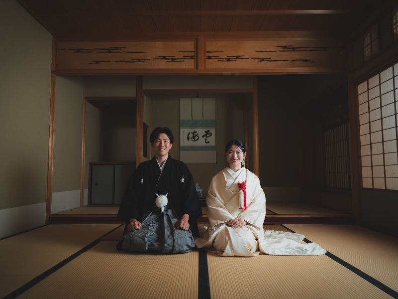 【茶室＋庭園＋洋館】和装2着洋装1着｜500着の衣裳から選べる｜衣裳スタイリスト付｜美容着付け付｜250カット｜事前試着付