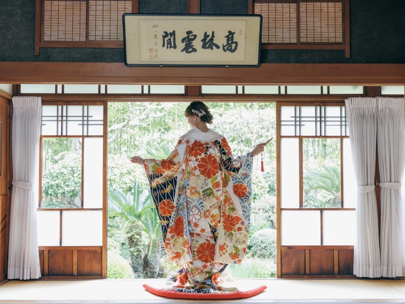 【スタジオ+和室】洋装1着/和装1着｜500着の衣裳から選べる｜衣裳スタイリスト付｜美容着付け付｜180カット｜事前試着付
