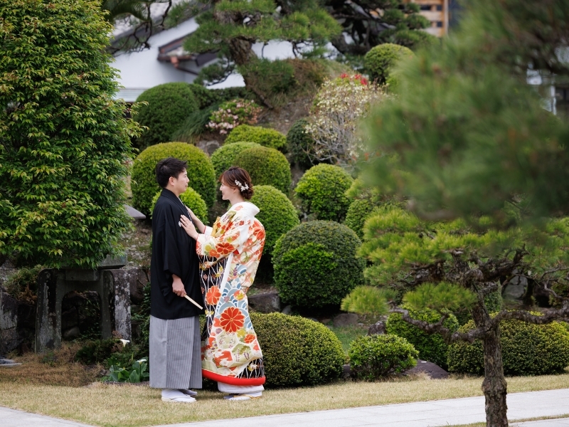 【和室＋スタジオ2】和装1着洋装2着｜500着の衣裳から選べる｜衣裳スタイリスト付｜美容着付け付｜250カット｜事前試着付