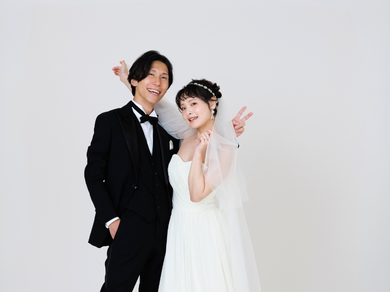 【スタジオ】洋装2着｜300着の衣裳から選べる｜衣裳スタイリスト付｜美容着付け付｜120分撮影｜150カット｜事前試着付