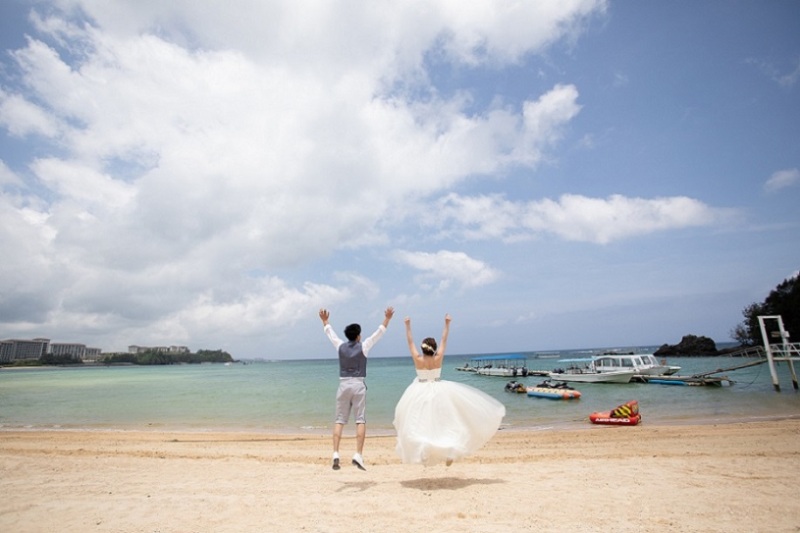 かりゆしビーチにむかって