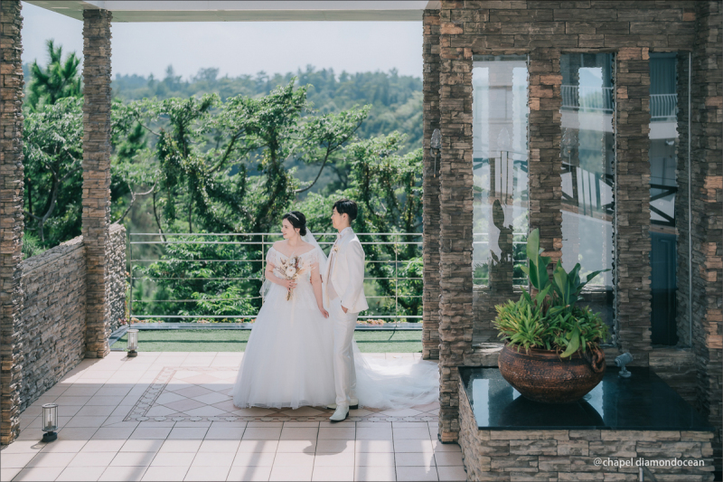 チャペルの入り口でイメージを変えたシーン