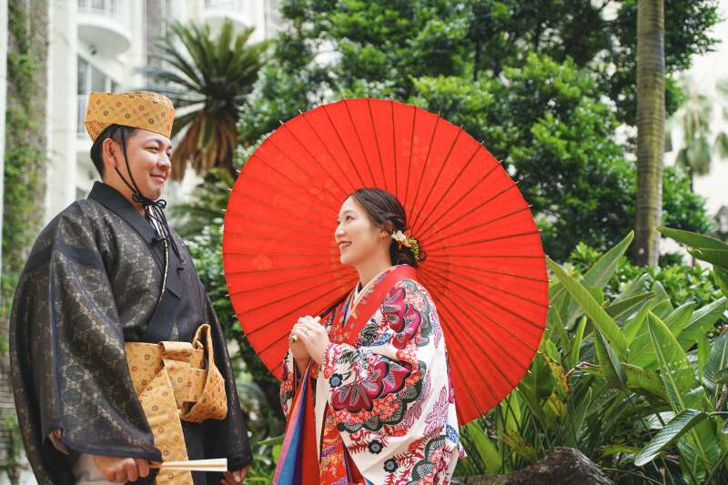【期間限定】沖縄を感じる琉装とウェディングドレスを組み合わせた人気プラン!なんと!¥155000/100カット納品/琉華プラン