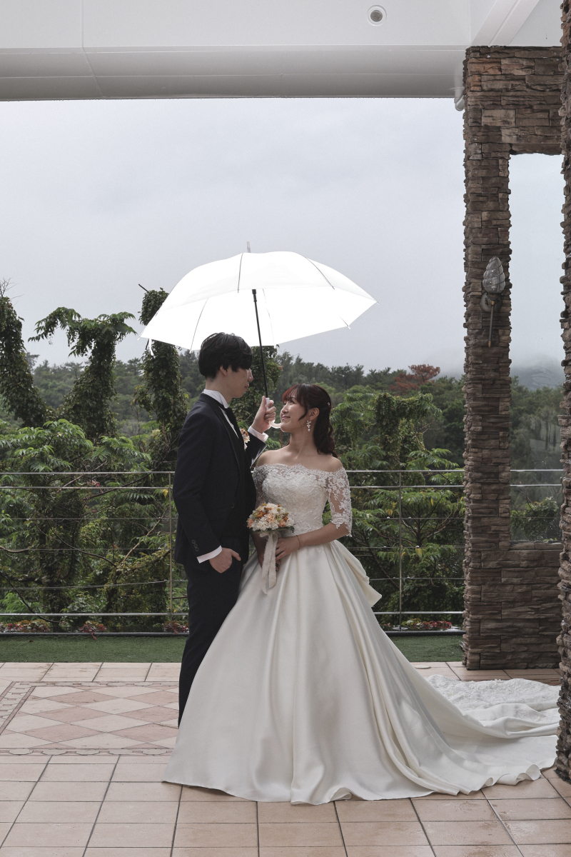 【梅雨時期限定】相合傘プラン☂登場！88,000円/100カット納品/チャペル中心のプランだから、梅雨の時期でも安心◎