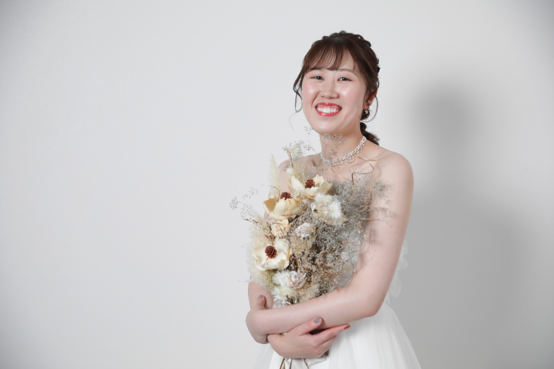 ブーケを抱えて